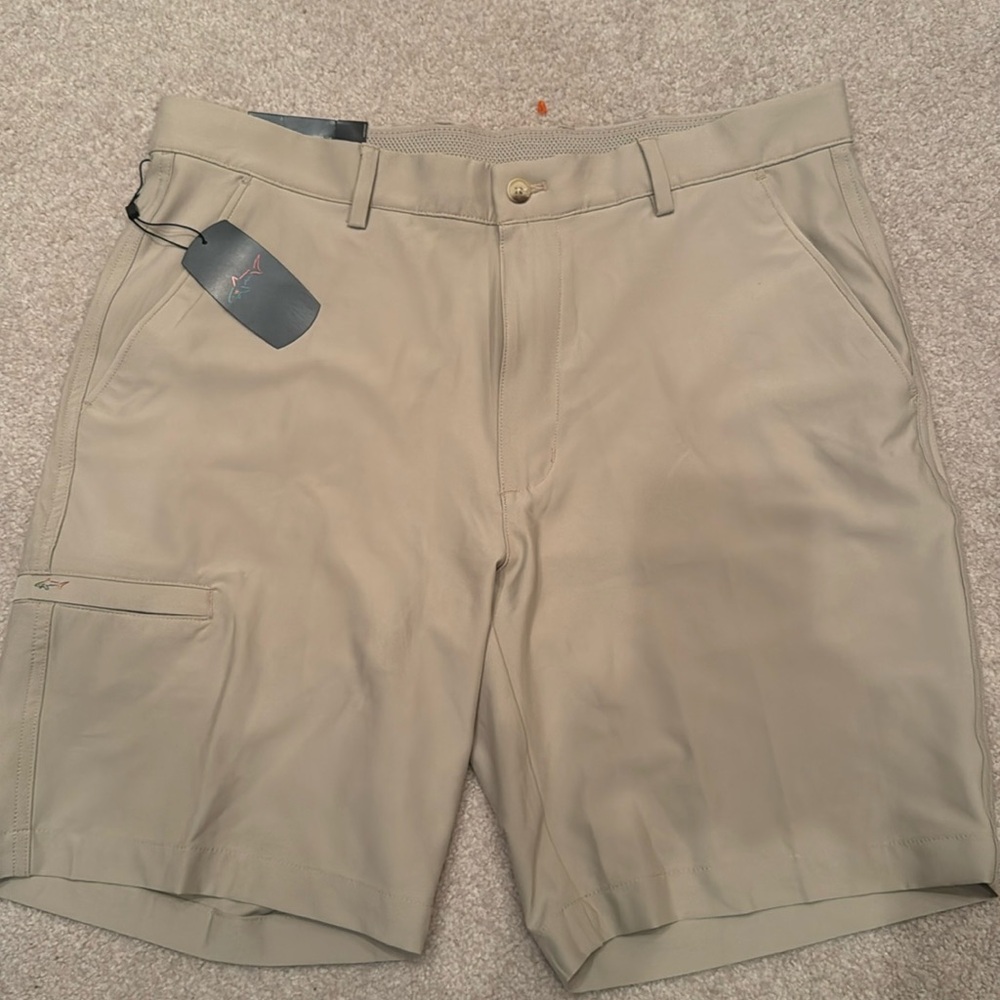 Men’s khaki golf shorts